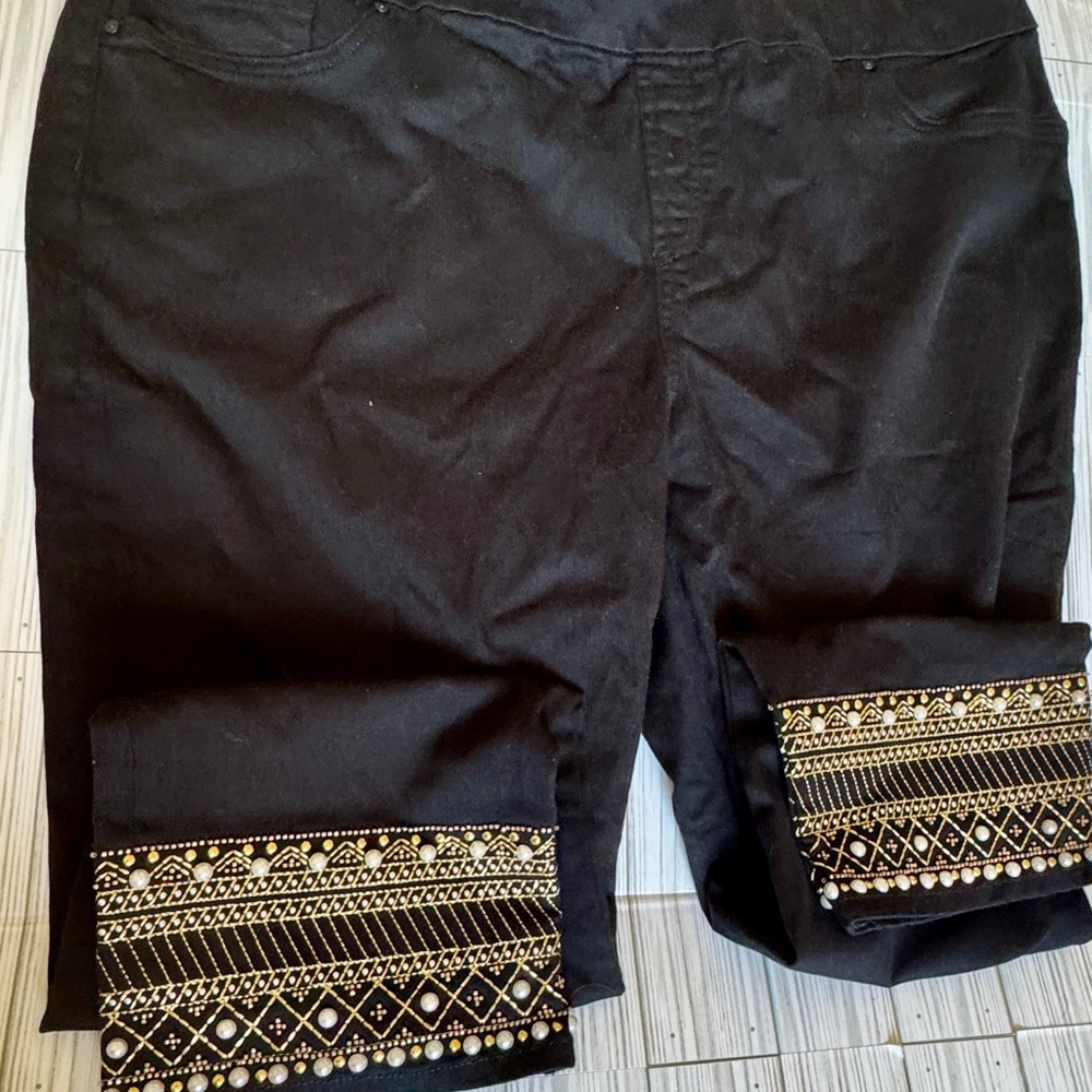 NWT Chicos Black Pants with Embroidered Detail